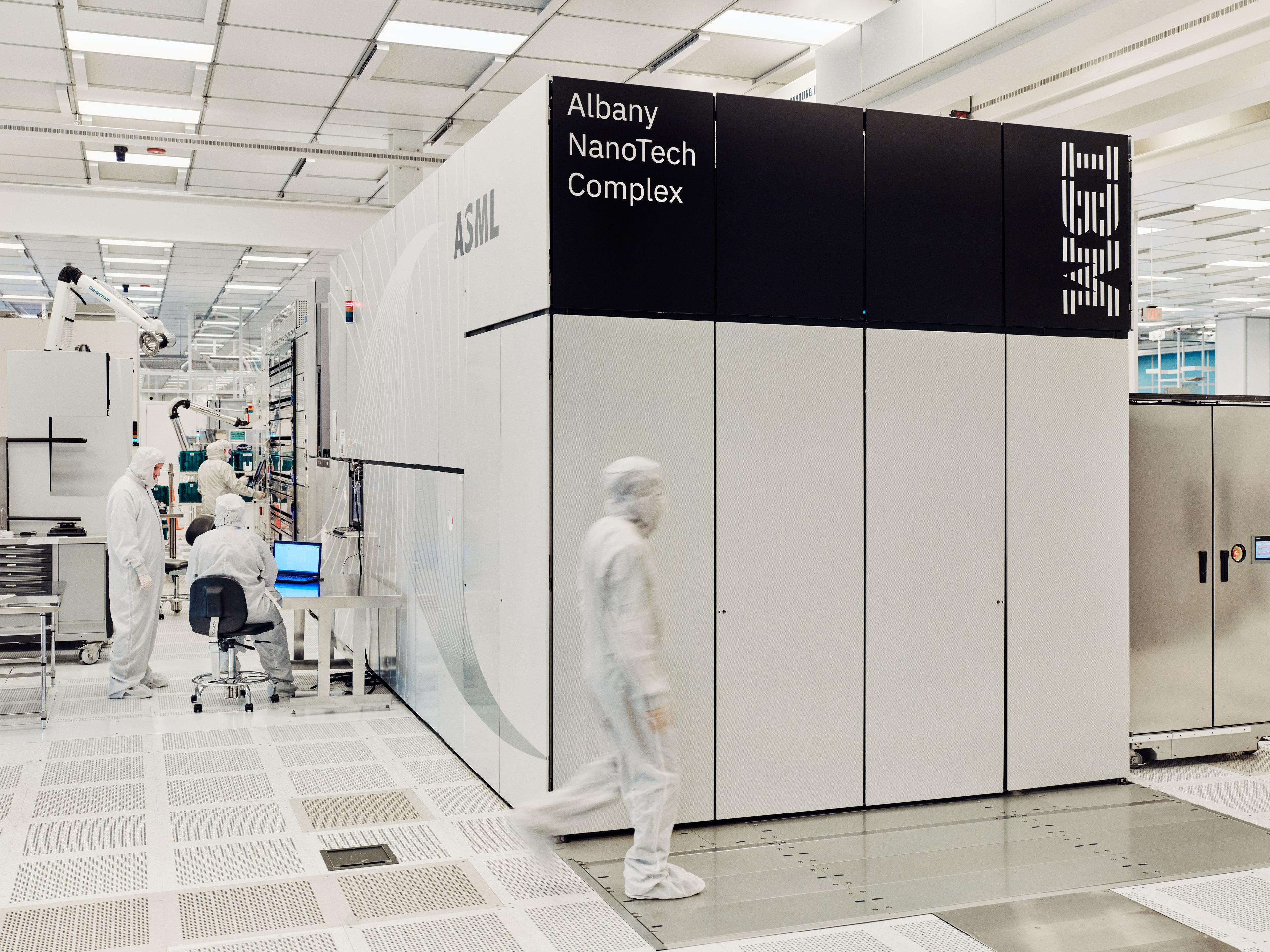 Albany EUV machine.jpg Albany EUV machine.jpg